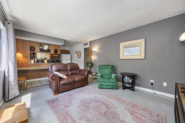 1928 Dracena St, Bakersfield, CA 93304