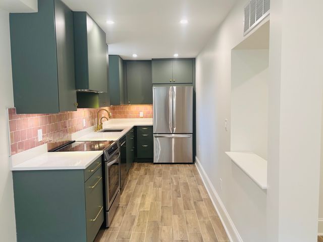 7107 Carroll Ave #B, Takoma Park, MD 20912