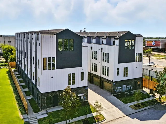 312 N  Lancaster Ave, Dallas, TX 75203