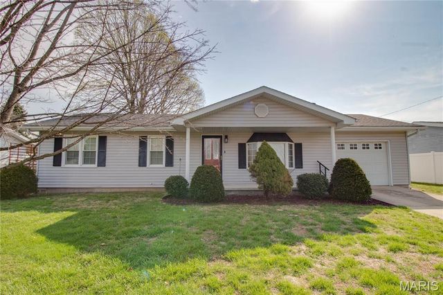 203 Avalon St, Brighton, IL 62012