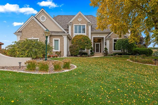 1800 E Juniper WAY, Hartland, WI 53029