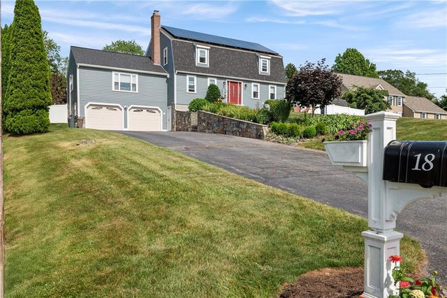 18 Valley Stream Dr, Cumberland, RI 02864