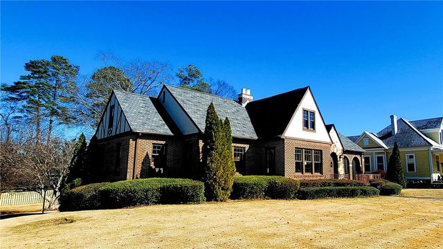 515 N  10th St, Opelika, AL 36801