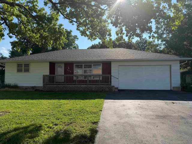 111 S  Jefferson St, Eureka, KS 67045