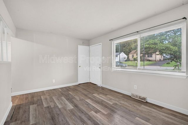 235 Flora Dr, Saint Louis, MO 63135