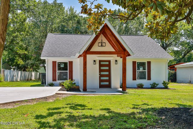 233 W  Park St, Alamo, TN 38001