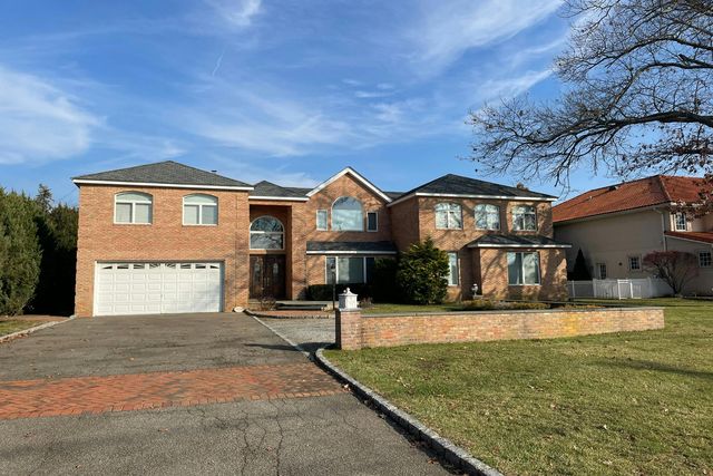 2739 Merrick Ave, Merrick, NY 11566
