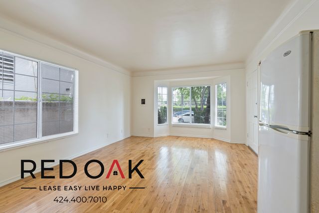 723 S  Mansfield Ave #102, Los Angeles, CA 90036