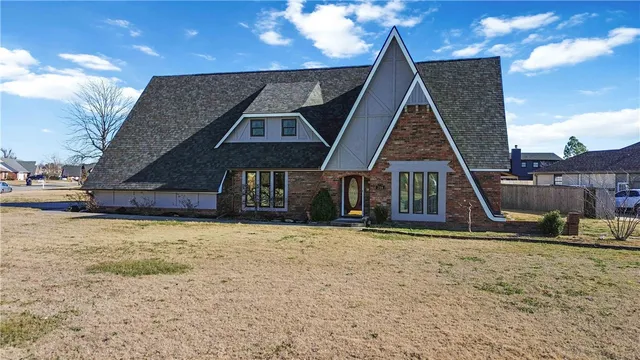 2514 W  Orleans Dr, Rogers, AR 72758