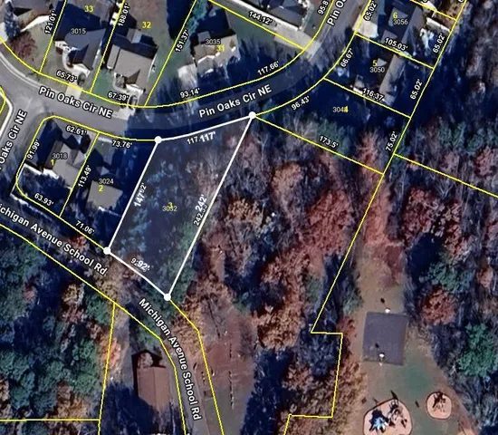 Pin Oaks Cir NE, Cleveland, TN 37323