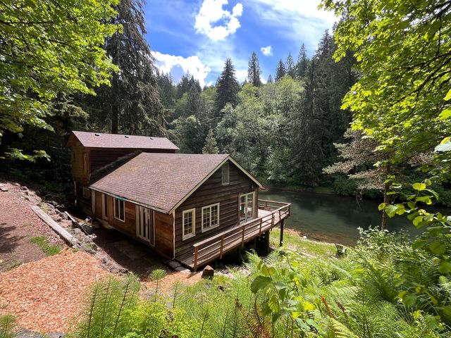 2425 Kalama River Rd #1, Kalama, WA 98625