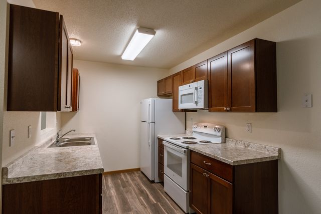 1850 S  34th St #109, Grand Forks, ND 58201