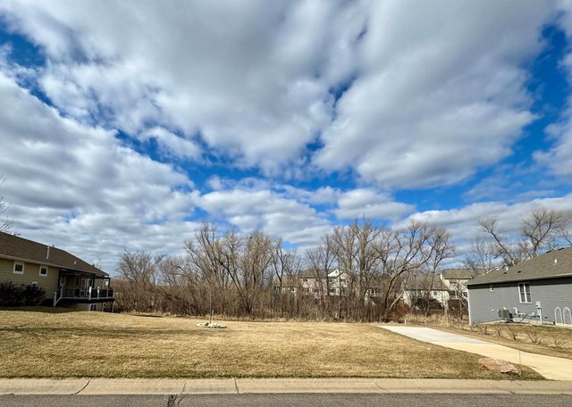 1629 Independence Dr, Northfield, MN 55057