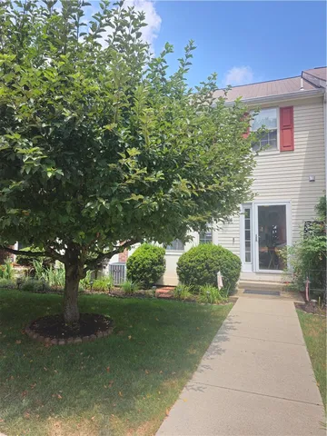 206 Hillvue Dr, Seven Fields, PA 16046