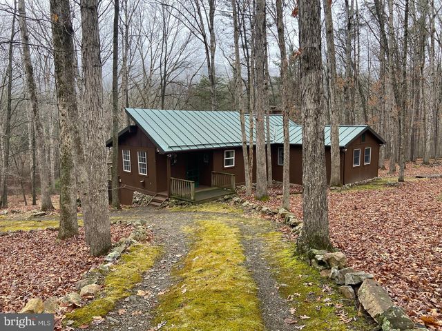 122 Pleasant Valley Dr, Lost City, WV 26810