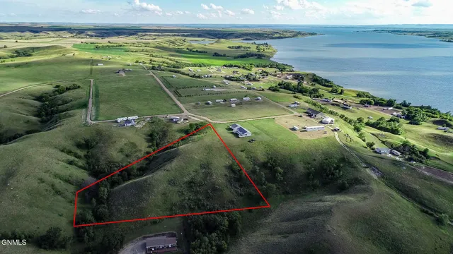 222 Beaver Bay Trl SW, Linton, ND 58552