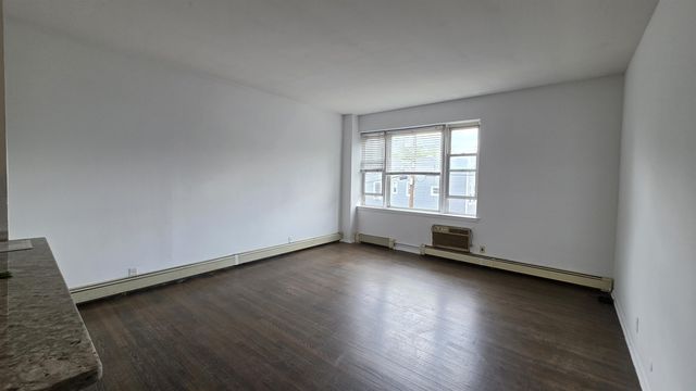 139 Poplar St #2, Jersey City, NJ 07307