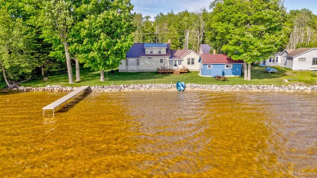 881 N  East Gulliver Lake Rd, Gulliver, MI 49840