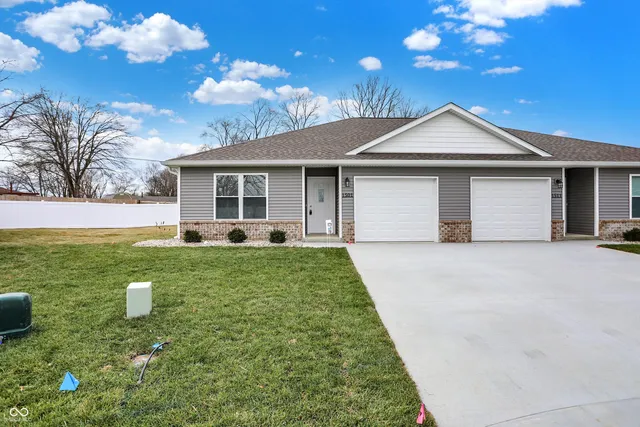 1472 Coen Ct, Columbus, IN 47201