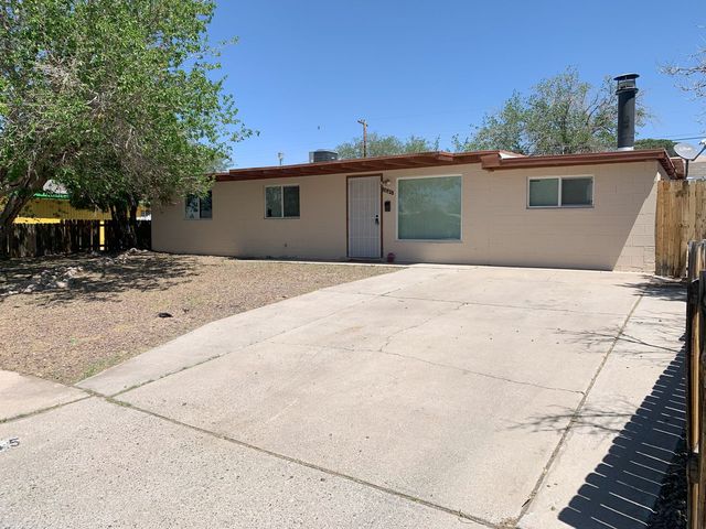 1845 Foster Rd, Las Cruces, NM 88001