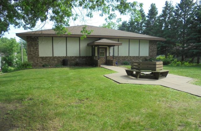 916 Lincoln St, Spooner, WI 54801