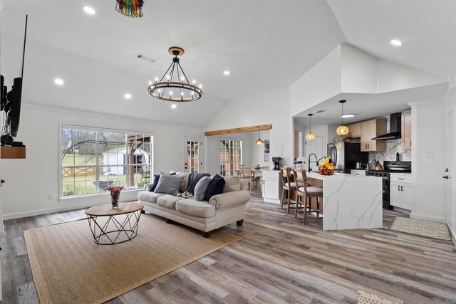 3097 Shadow Green Ln, Lakeland, TN 38002