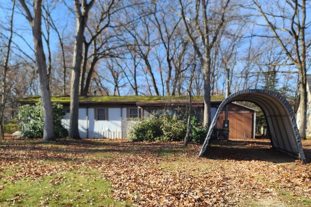 2384 Deannie St, Fennville, MI 49408