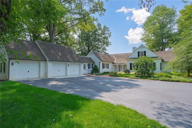 1596 Weyhill Cir, Bethlehem, PA 18015