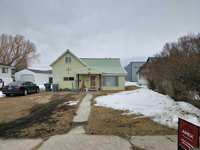 98 2nd Ave, Evanston, WY 82930