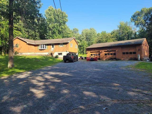 104 Cape Horn Rd, Fulton, NY 13069