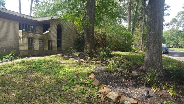 2609 Pine Shadows Dr, Huntsville, TX 77320