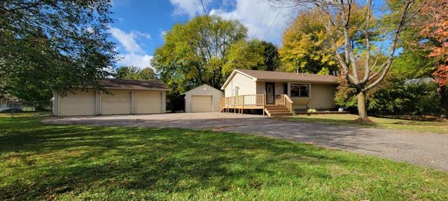 28570 Old Towne Rd, Chisago City, MN 55013