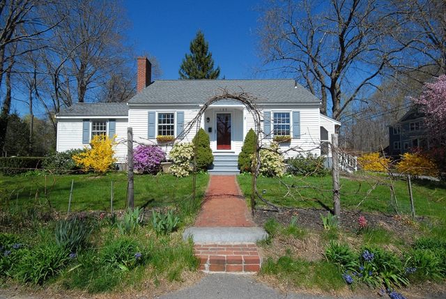 195 Stow St, Concord, MA 01742