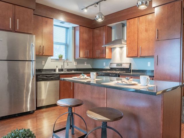 415 Oak Grove St #620, Minneapolis, MN 55403