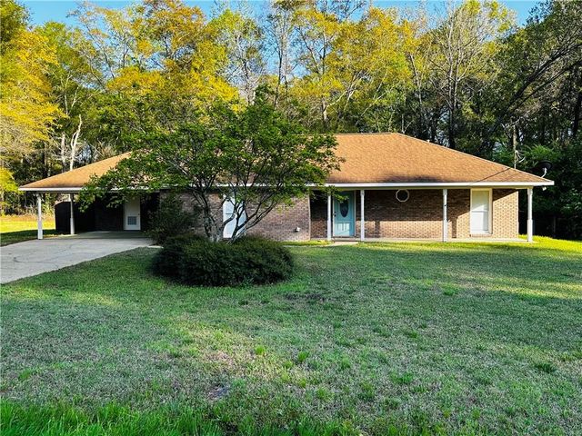 71 Kings Ct, Smiths Station, AL 36877