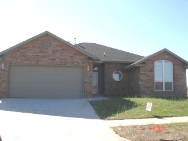 9305 Crooked Creek Ln, Moore, OK 73160