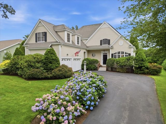 43 White Cliffs Dr, Plymouth, MA 02360