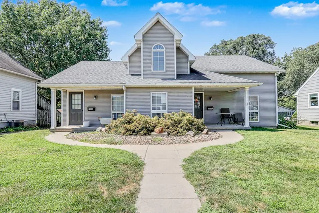 1113 Broadway St, Pella, IA 50219