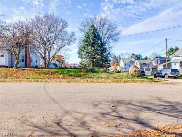 Saint Clair Ave, Barberton, OH 44203