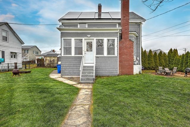 40 Meeson St, Fall River, MA 02724