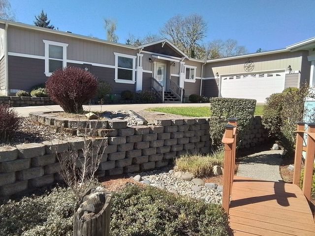 405 Knoll Terrace Dr, Canyonville, OR 97417