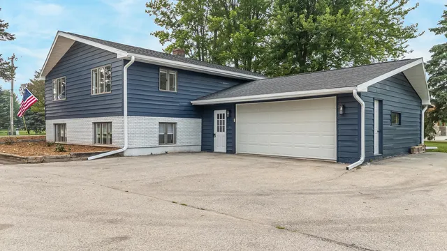 3722 N  Casaloma Dr, Appleton, WI 54913