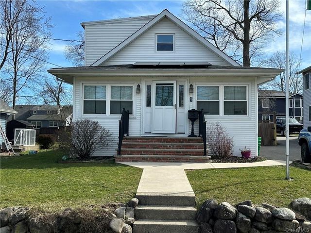 82 Lincoln Ave, Pearl River, NY 10965