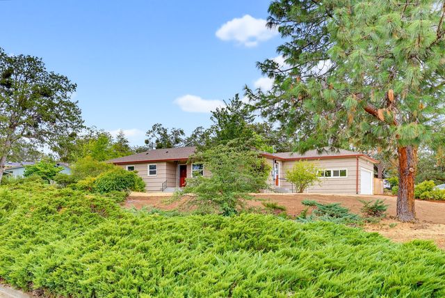 2100 Woodlawn Dr, Medford, OR 97504