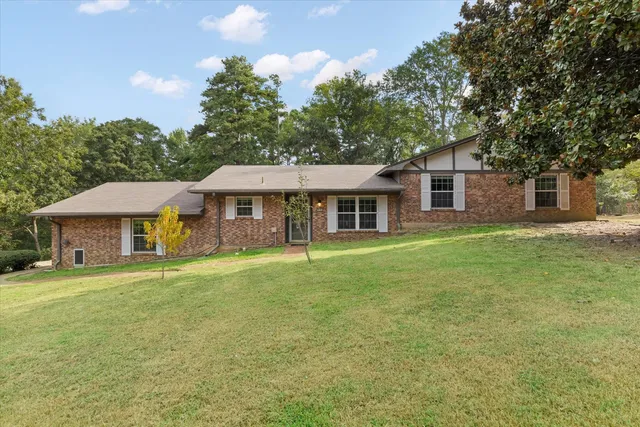 286 Hall Dr, Longview, TX 75605
