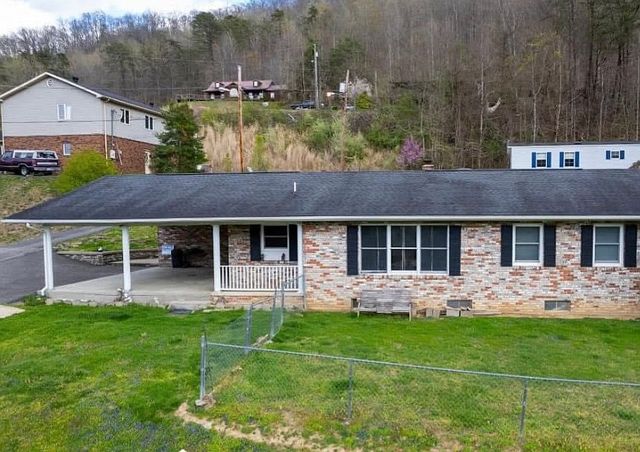 265 Polley St, Elkhorn City, KY 41522