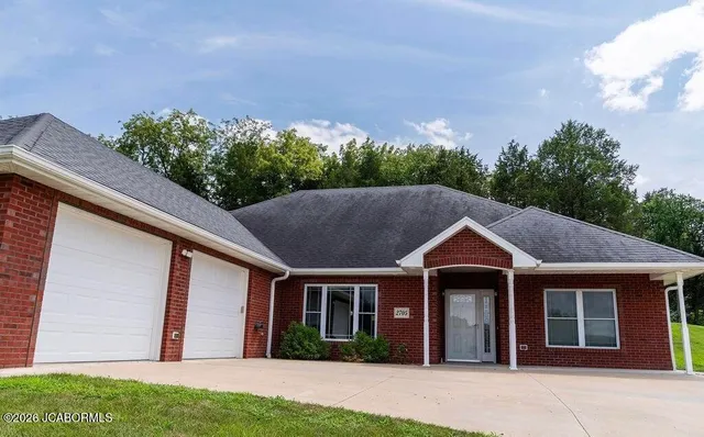 2705 Lakeland Dr, Jefferson City, MO 65109