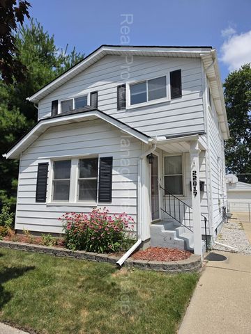 22017 Rosedale St, Saint Clair Shores, MI 48080