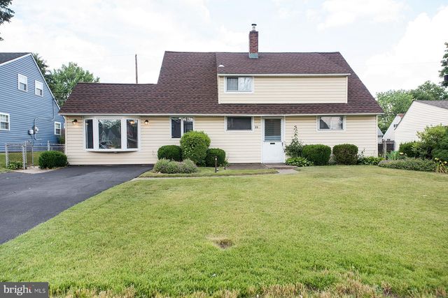 26 Great Oak Rd, Levittown, PA 19057