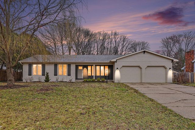 8134 Birchwood Ave, Jenison, MI 49428